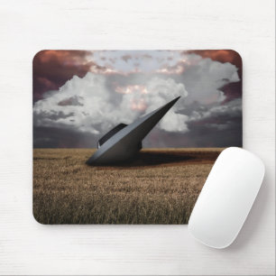 Retro Sci - fi. abgestürztes UFO Mousepad