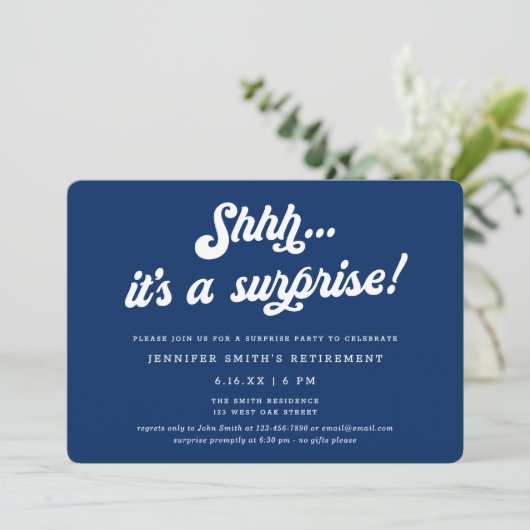 Retro Script Blue Surprise Retirement Party Einladung (Stehend Vorderseite)