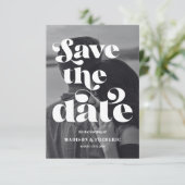 Retro-Script-Hochzeits-QR-Code Schwarz und Weiß Save The Date (Stehend Vorderseite)