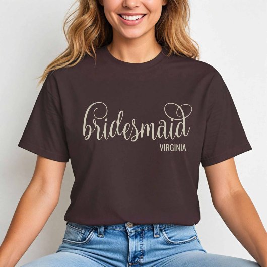 Retro Script Natural auf Espresso Brown Bridesmaid T-Shirt