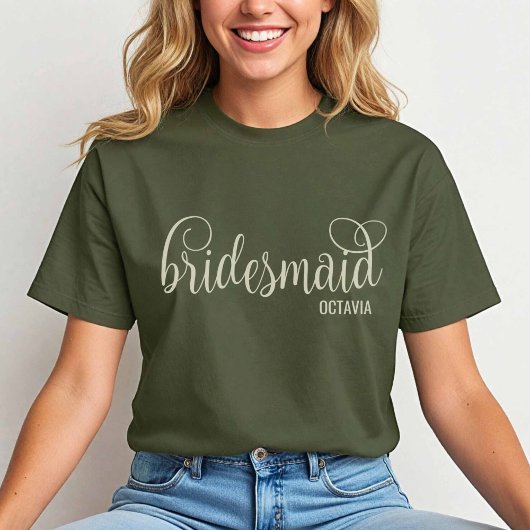 Retro Script Natural auf Fatigue Green Bridesmaid T-Shirt