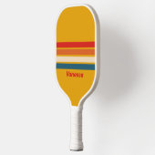 Retro-Senf-Querstreifendesign mit Namen Pickleball Schläger (Links)