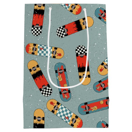 Retro Skateboard Blaues Cooles Muster Mittlere Geschenktüte (Rückseite)
