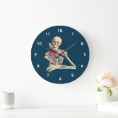 Retro Skeleton, der sein Kinn auf der Hand hält Große Wanduhr (Zuhause)