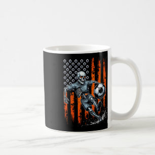 Retro-Skelett spielt Fußball USA-Flagge Gruselig H Kaffeetasse