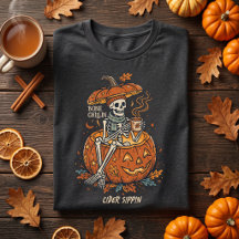 Retro-Skelett trinkt Cider an Halloween