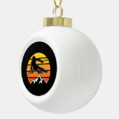 Retro Skiing Keramik Kugel-Ornament (Rechts)