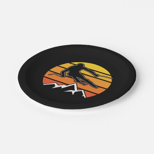 Retro Skiing Pappteller (Schrägansicht)