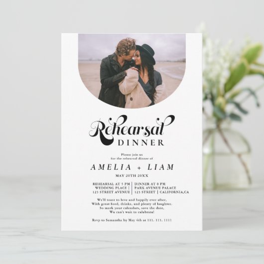 Retro-Skript-Foto Schwarz-weiße Probe Abendessen Einladung (Stehend Vorderseite)