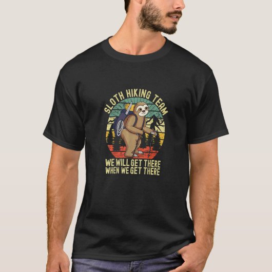 Retro sloth Hiking team we'll get there when we g T-Shirt (Vorderseite)