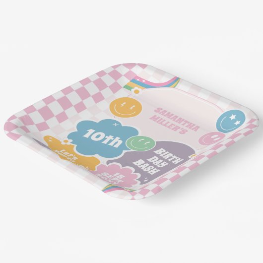 Retro Smiles Pastel Groovy Birthday Pappteller (Gewinkelt)