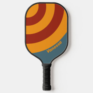 Retro-Sonnenaufgang auf Schiefer-Kreis-Streifen mi Pickleball Schläger