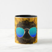 Retro-Sonnenbrille auf Sonnenblume Tasse (Zentrum)