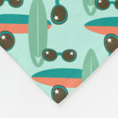 Retro-Sonnenbrille und Surfbretter Fleecedecke (Ecke)