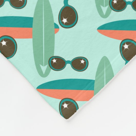 Retro-Sonnenbrille und Surfbretter Fleecedecke (Ecke)
