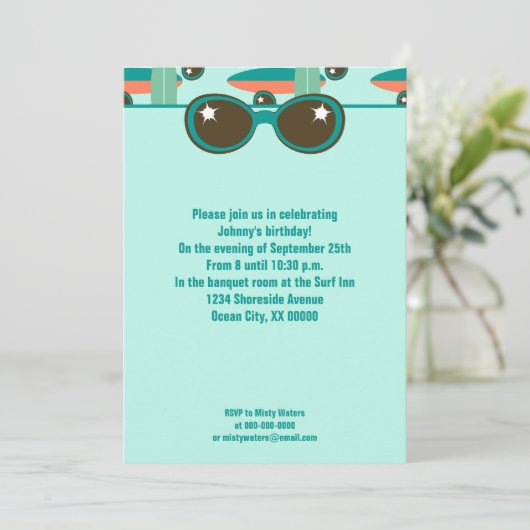 Retro-Sonnenbrille und Surfbretter-Party Einladung (Stehend Vorderseite)