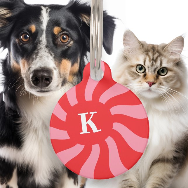Retro Sonnenburst Schwenken hellrosa Monogramm fet Haustiermarke (Retro sunburst swirl light red pink monogram bold pet ID tag)