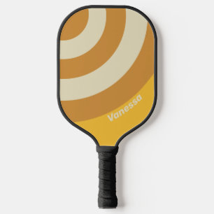 Retro-Sonnenschein-Senf-Kreis-Streifen mit Namen Pickleball Schläger
