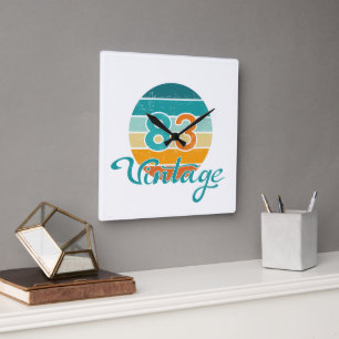Retro Sonnenuntergang 83 Vintage abgenutzt Quadratische Wanduhr