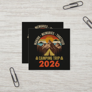 Retro-Sonnenuntergang-Familien-Camping-Trip 2026 Quadratische Visitenkarte
