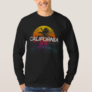 Retro Sonnenuntergang Palmen Bäume Sommerurlaub Vi T-Shirt