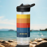 Retro-Sonnenuntergangsstreifen mit einfachem Sans  Trinkflasche<br><div class="desc">Rugby Stripes - Ein gepflegtes Muster mit fetten Streifen und einem Namen. Wenn Ihre Kunst noch angepasst werden muss,  klicken Sie auf die Schaltfläche Diese anpassen. Das bringt Sie zu einem Designbereich,  wo Sie Dinge bewegen und sogar Farben ändern können!</div>