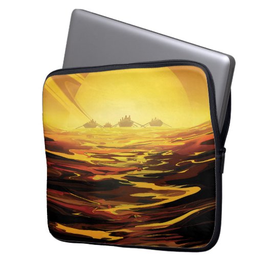 Retro Space Poster-Saturns Größter Mond, Titan. Laptopschutzhülle (Vorderseite Links)