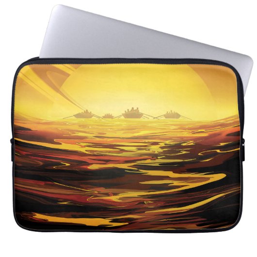 Retro Space Poster-Saturns Größter Mond, Titan. Laptopschutzhülle (Vorderseite)