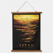 Retro Space Poster-Saturns Größter Mond, Titan. Wandteppich Mit Holzrahmen (Vorderseite)