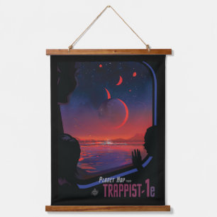 Retro Space Poster - Zuschauer beobachten Trappist Wandteppich Mit Holzrahmen