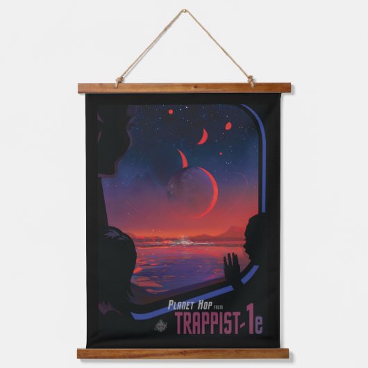 Retro Space Poster - Zuschauer beobachten Trappist Wandteppich Mit Holzrahmen (Vorderseite)