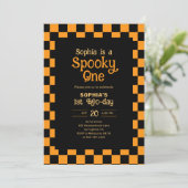 Retro Spooky One Checkered Orange 1st Birthday Einladung (Stehend Vorderseite)