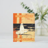 Retro Spooky Summer Goth Ghost mit Surfboard Postkarte (Stehend Vorderseite)