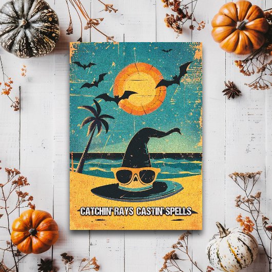 Retro Spooky Summer Goth Hexenhut am Strand Postkarte