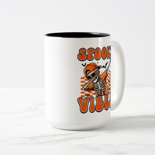 Retro Spooky Vibes Dabbing Skeleton Halloween Zweifarbige Tasse (VorderseiteRechts)