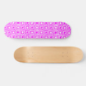 Retro Squares - Weiß auf Magenta Skateboard (Horizontal)