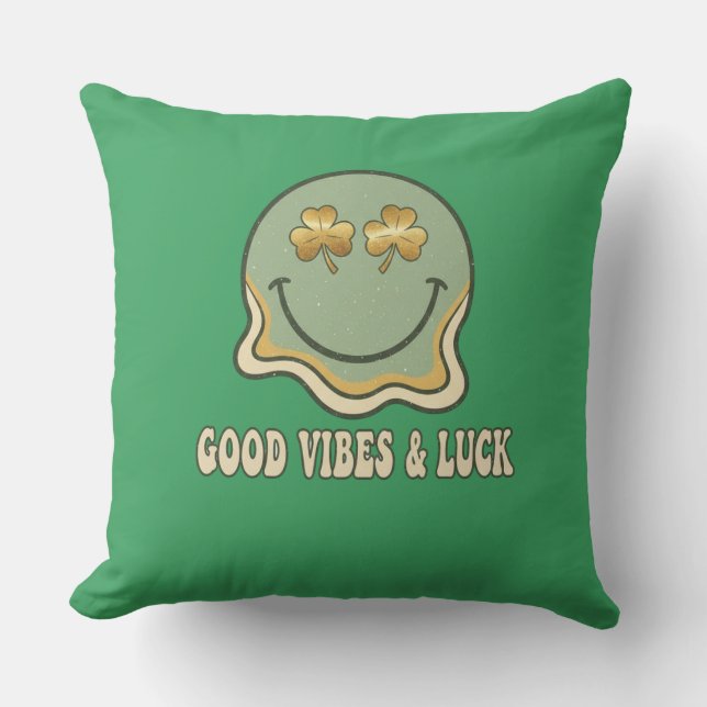 Retro St. Patrick's Day Good Vibes & Luck Smiley  Kissen (Vorderseite)