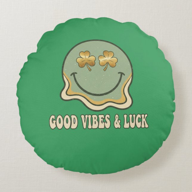 Retro St. Patrick's Day Good Vibes & Luck Smiley  Rundes Kissen (Vorderseite)