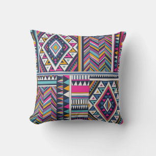 Retro-Stammes, Vintages geometrisches Muster. Kissen