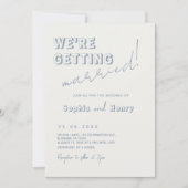 Retro staubige blaue Fun Wavy Handgeschriebene Hoc Einladung (Vorderseite)