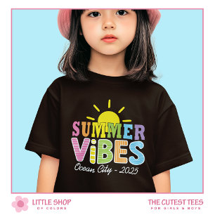 Retro-Stil Sommer Stimmung Farbige Typografie Mädc T-Shirt