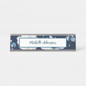 Retro Stilvolle Elegante Schlicht Blue White Blume Schreibtischnamensplakette (Vorderseite )