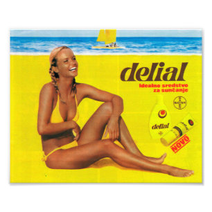 Retro-Strandmädchen beim Sonnenbaden Fotodruck
