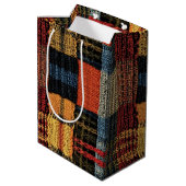 Retro Strick Patchwork - Gemütlicher Herbst Boho V Mittlere Geschenktüte (Rückseite Schrägansicht)