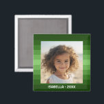 Retro Stripes - Christmas Green - Einfaches Foto Magnet<br><div class="desc">Farbtöne von grünen Streifen mit einem einfachen Textbereich für einen Namen und ein Datum. Fügen Sie Ihren Lieblings- oder FamilienSnapshot hinzu. Verwenden Sie ein Foto, um dieses einzigartige und persönliche Foto Geschenk zu schaffen. Im Hintergrund befindet sich ein Retro-Streifen-Muster mit einem sauberen, modernen Update. Wenn Sie das Bild anpassen müssen,...</div>