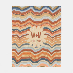 Retro Stripes Initials Boho Groovy 70er terracotta Fleecedecke