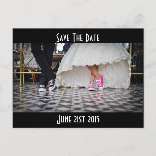 Retro Style Diner Wedding Couple Save the Date Ankündigungspostkarte (Vorderseite)