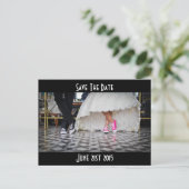 Retro Style Diner Wedding Couple Save the Date Ankündigungspostkarte (Stehend Vorderseite)