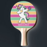 Retro Style Ping Pong Dabbing Unicorn Tischtennis Schläger<br><div class="desc">Pingpong Pong Pong Dabbing Einhorn Pong Paddle - Köpfe drehen sich mit diesem fantastischen Tischtennis Paddel. Mit einem Dabbing-Einhorn mit einer Tischtennisschläger-Schlägerei,  die bereit ist,  einige magische Züge in einem Retro-Farbhintergrund zu schlagen. Bringen Sie etwas Glück zum nächsten Tischtennis. Spiel Set und Spiel!</div>