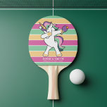 Retro Style Ping Pong Dabbing Unicorn Tischtennis Schläger<br><div class="desc">Pingpong Pong Pong Dabbing Einhorn Pong Paddle - Köpfe drehen sich mit diesem fantastischen Tischtennis Paddel. Mit einem Dabbing-Einhorn mit einer Tischtennisschläger-Schlägerei,  die bereit ist,  einige magische Züge in einem Retro-Farbhintergrund zu schlagen. Bringen Sie etwas Glück zum nächsten Tischtennis. Spiel Set und Spiel!</div>